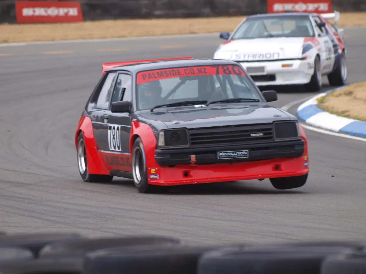 Toyota Starlet Rwd Heated Front Screen 1
