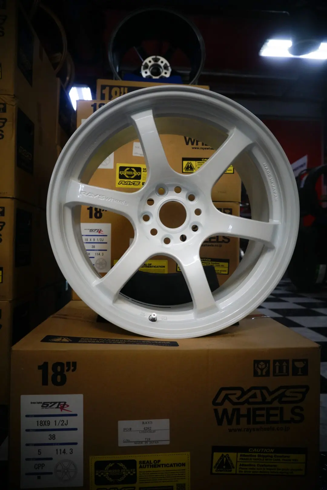 57Dr Ceramic Pearl White 18X9.5 +38 5X114.3 (Set Of 4) 1