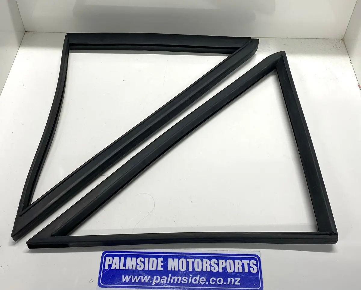 Ford Cortina Mk2 Front 2 Door 1/4 Seals Pair 1