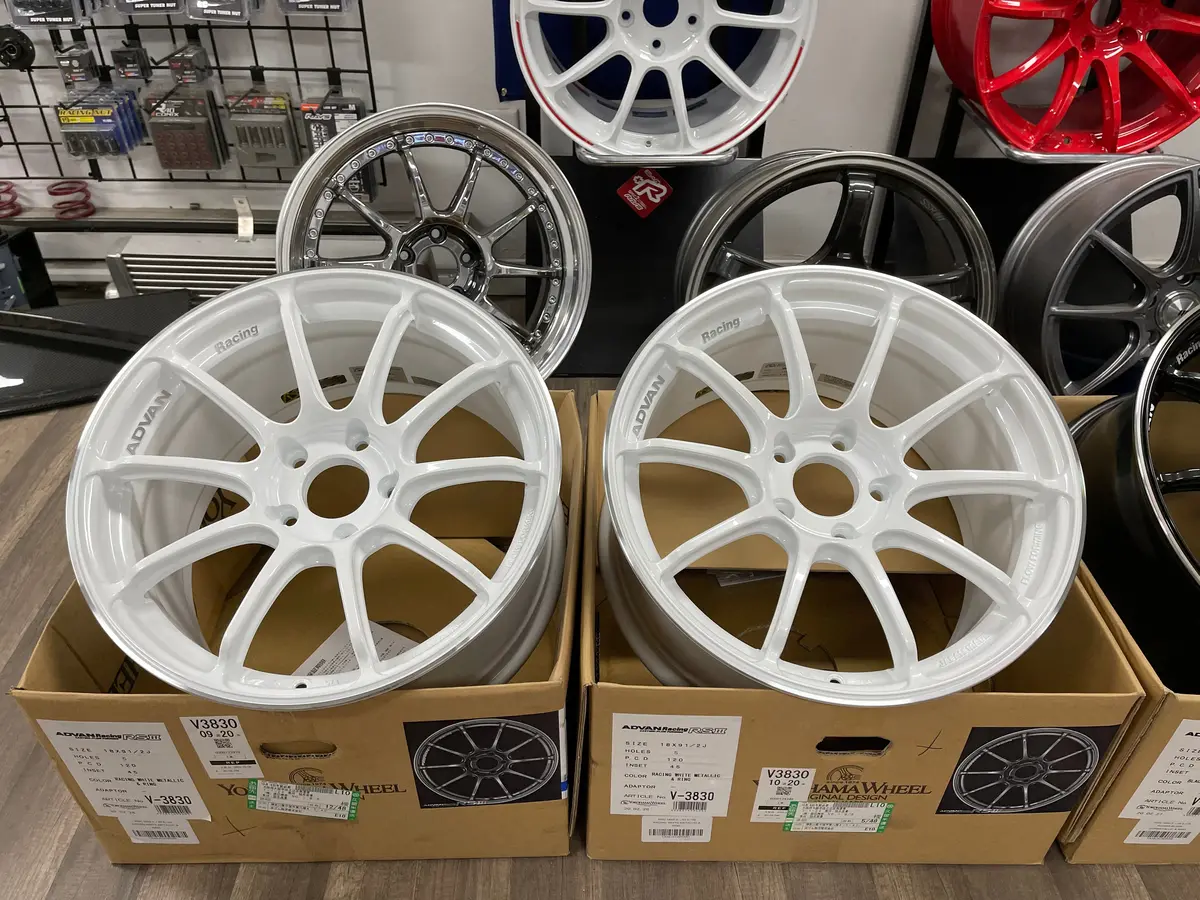 Advan Rsiii 18X9.5+45 5X120 Racing White Metallic 1