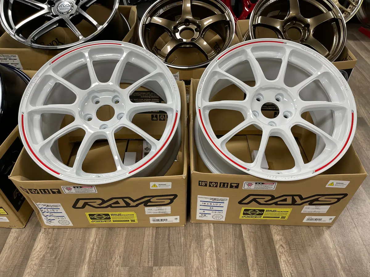 Volk Racing Ze40 Rw Limited Edition 18X8.5+43 5X112 Dash White 1