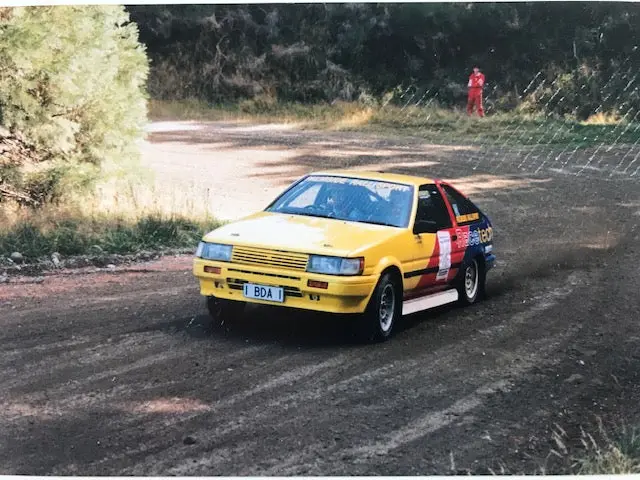 Toyota Corolla Ae86 Heated Front Screen 1