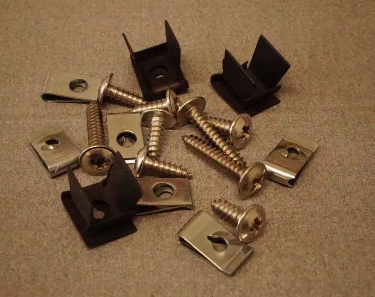 Ford Escort Mk1 Grill Clip Set (#2071) 1