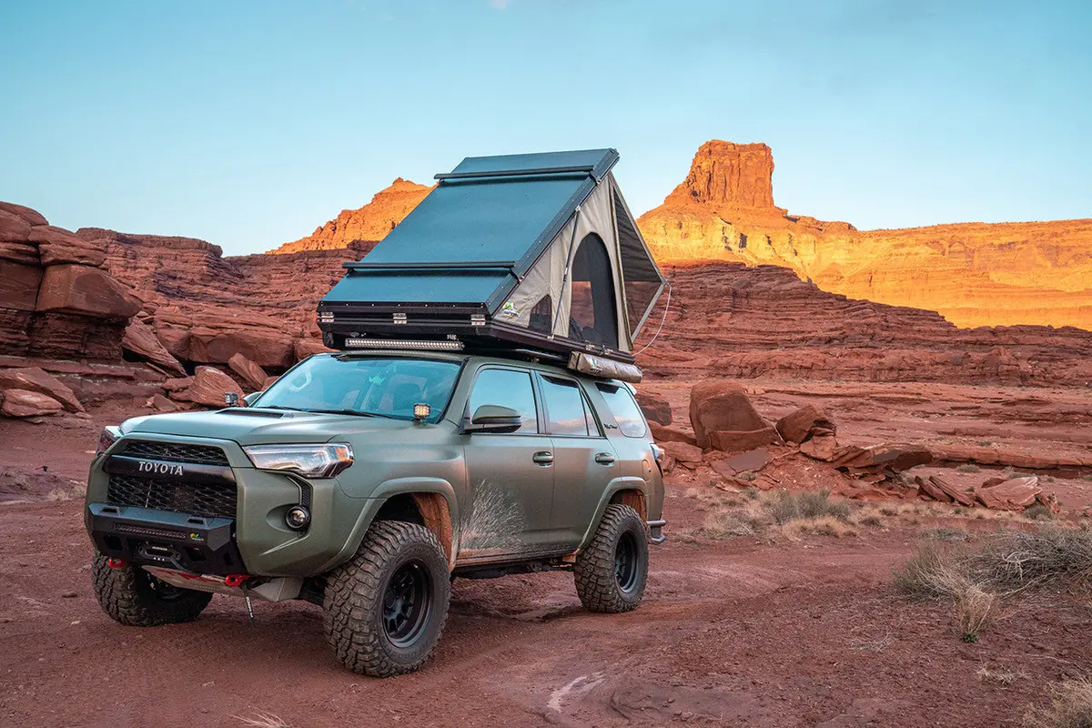 Ironman4x4 Swift 1400 Hard Shell Rooftop Tent 1