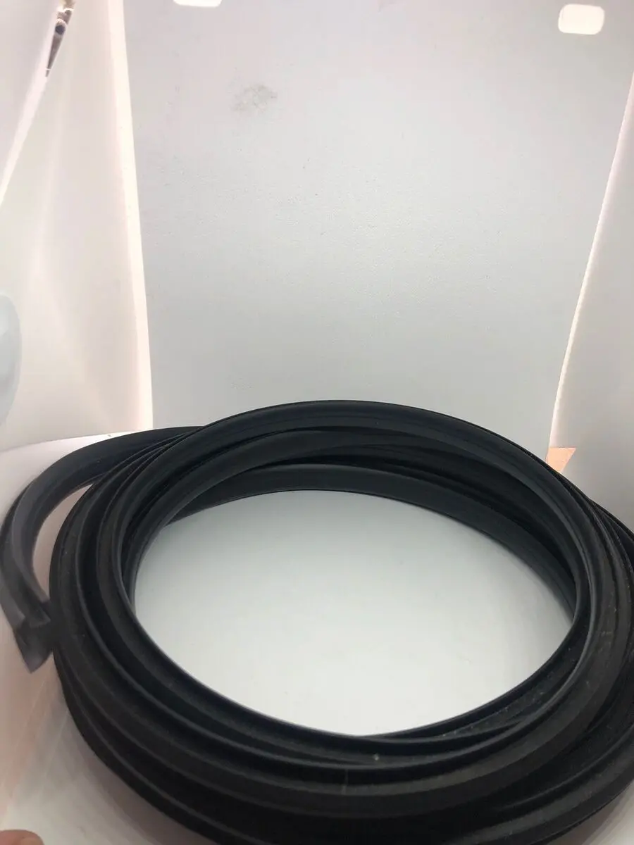 Ford Capri Mk2 & 3 Rear Screen Rubber Ext Bonded 1